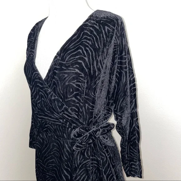 Paris Atelier & Other Stories Black Zebra Texture  Velvet Wrap Dress Size Small - Picture 12 of 15